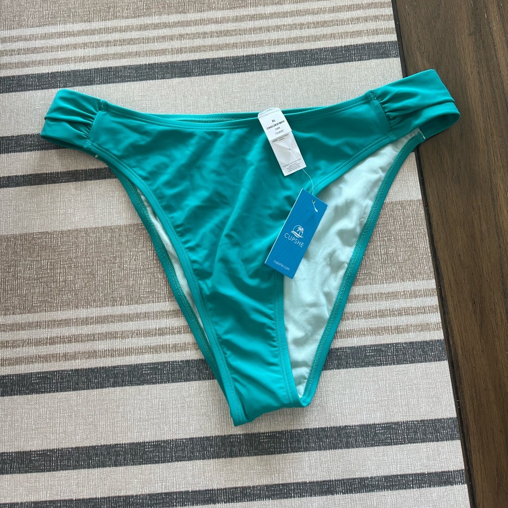 NWT bikini bottom- Cupshe